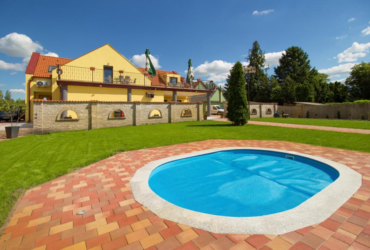 Ponty-Lak Panzió Dávod Exterior foto